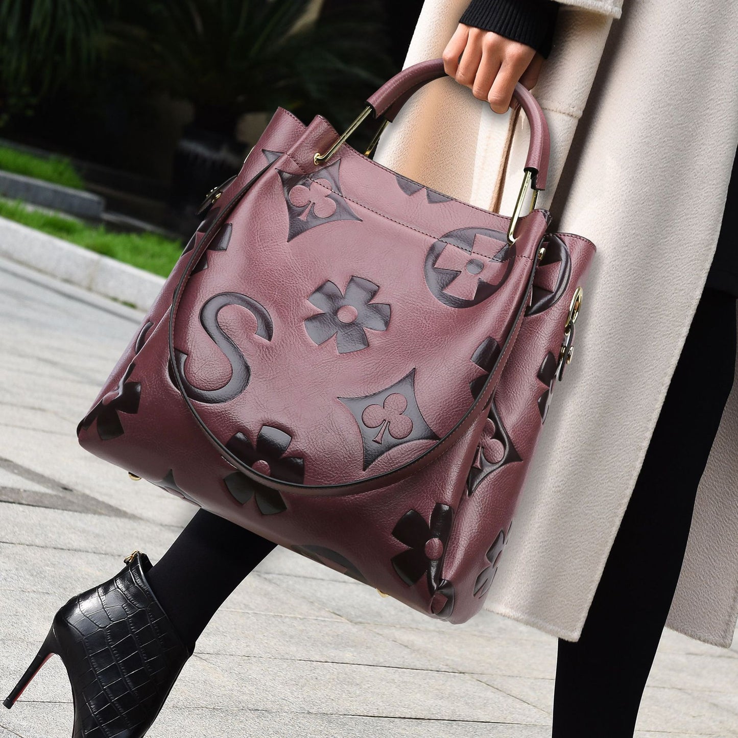 2025 Bucket bag, high-end large-capacity handbag, retro temperament commuter bag, simple printed women's portable tote bag