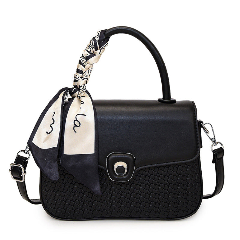 2025 Crossbody bag high-end light luxury handbag women's new fashion simple saddle bag versatile commuter women's shoulder bag