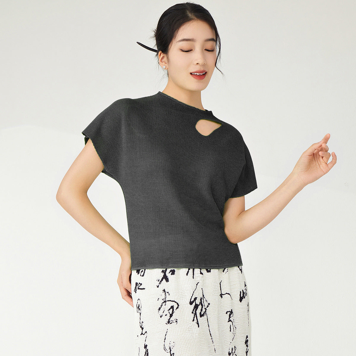 2025 Women's Superior Summer Short Sleeve Solid Color Loose and Simple Versatile Clavicle Character Pullover T-shirt Top