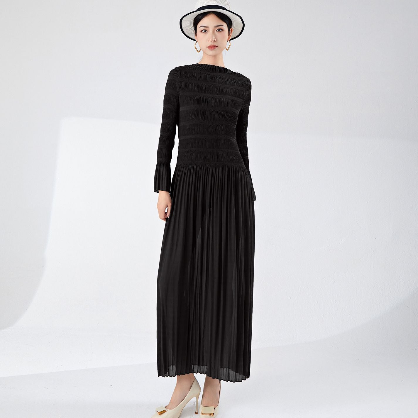 Unique and chic high-end dress women's new bottoming pleated skirt long skirt autumn women's high-end feeling