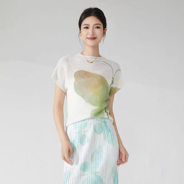 Hot-selling summer clothes women's new tops, loose design t-shirts, pleated short-sleeved T-shirts, one piece will be sent on behalf of others.