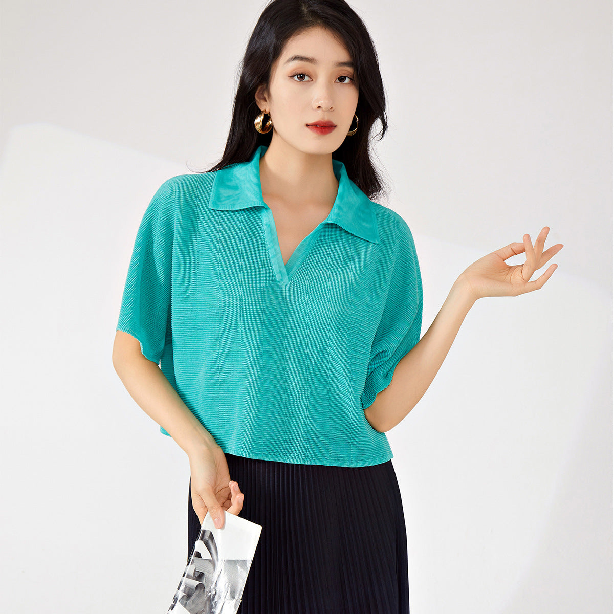 2025 Clothes Women's Short Sleeve 1688 Wholesale Supply High Waist Short V-Neck Small Fashion Casual Versatile T-Shirt