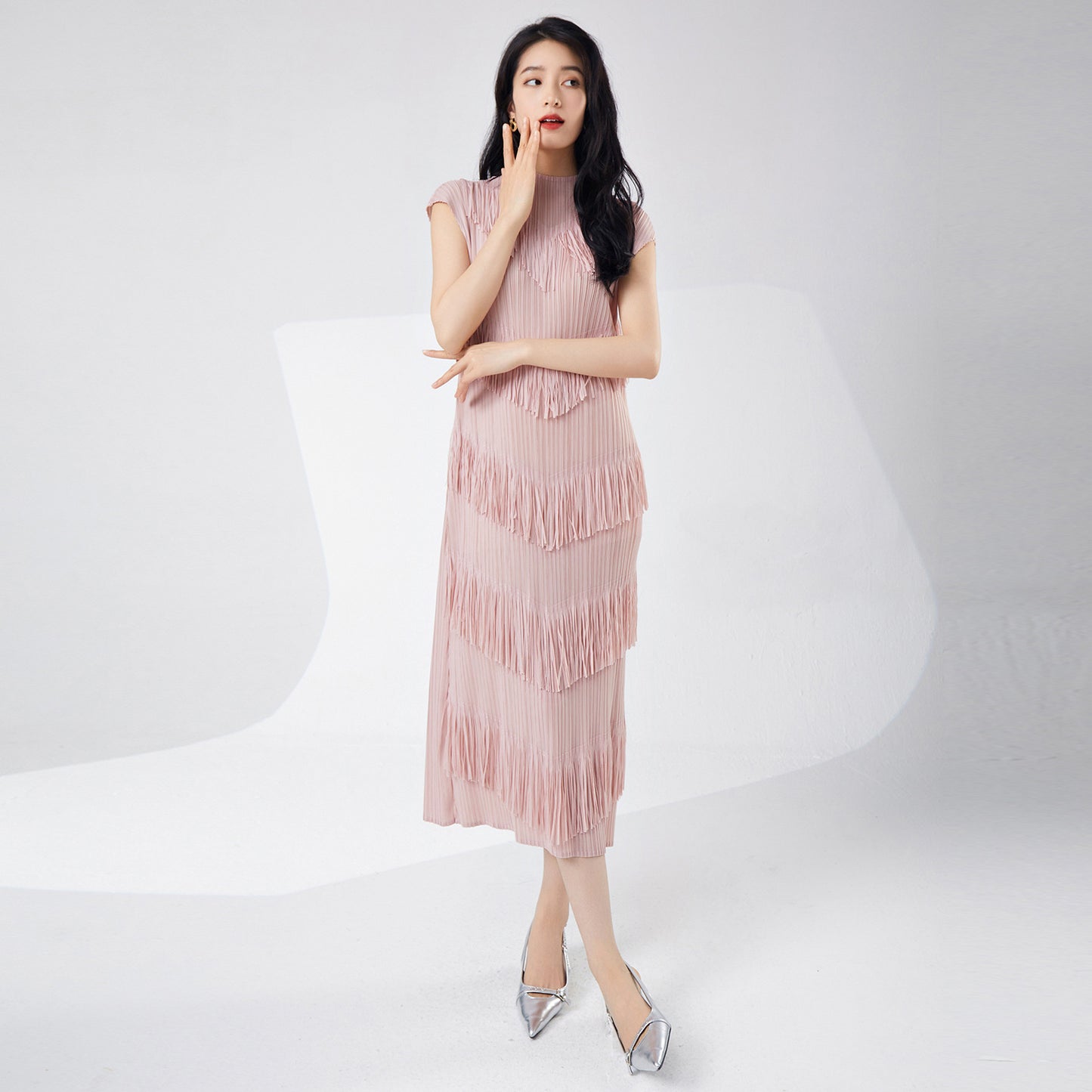 Hot-selling summer women's pleated dress, high-end sense fringed short-sleeved temperament, elegant straight medium and long skirt, Popular style