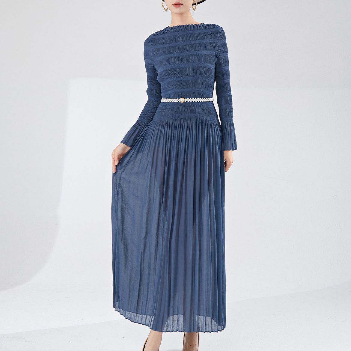 Unique and chic high-end dress women's new bottoming pleated skirt long skirt autumn women's high-end feeling