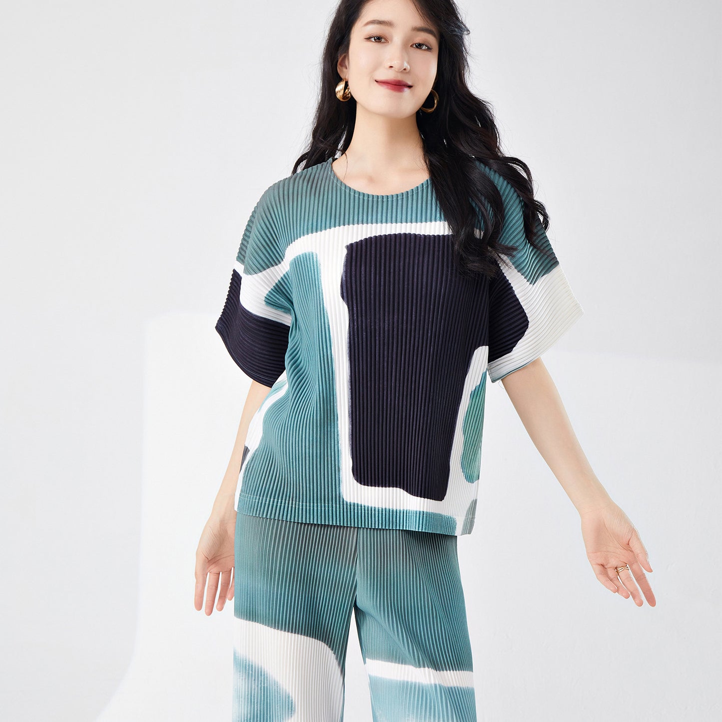 2025 Clothing on the new autumn thick contrasting color round neck loose and thin casual temperament versatile short-sleeved top