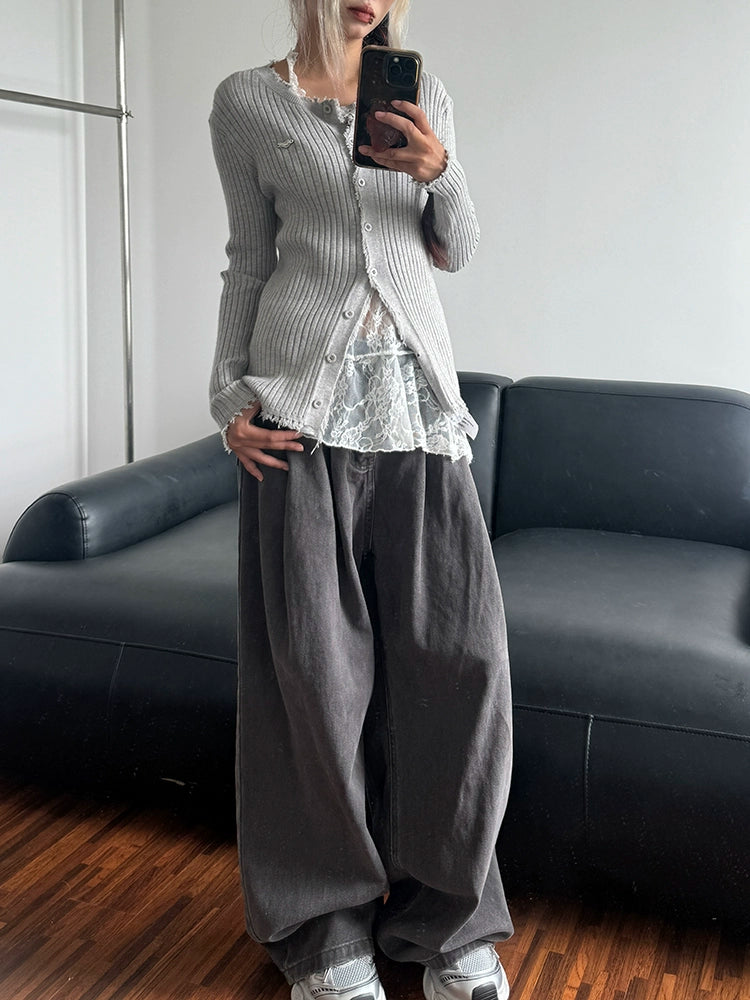 wears a long-sleeved knitted cardigan over the shoulders for women's autumn new slim-fitting undershirt temperament top