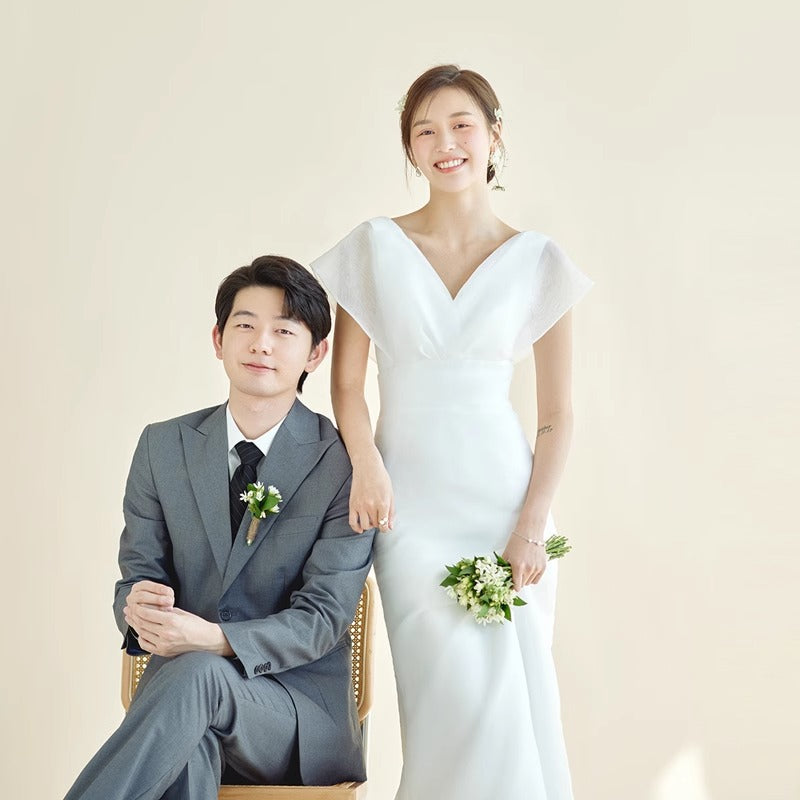 2025 New Simple Fishtail Light Wedding Dress Skinny V-Neck Trailing Princess Mori Travel Photography Light Luxury Bridal Welcome Dress