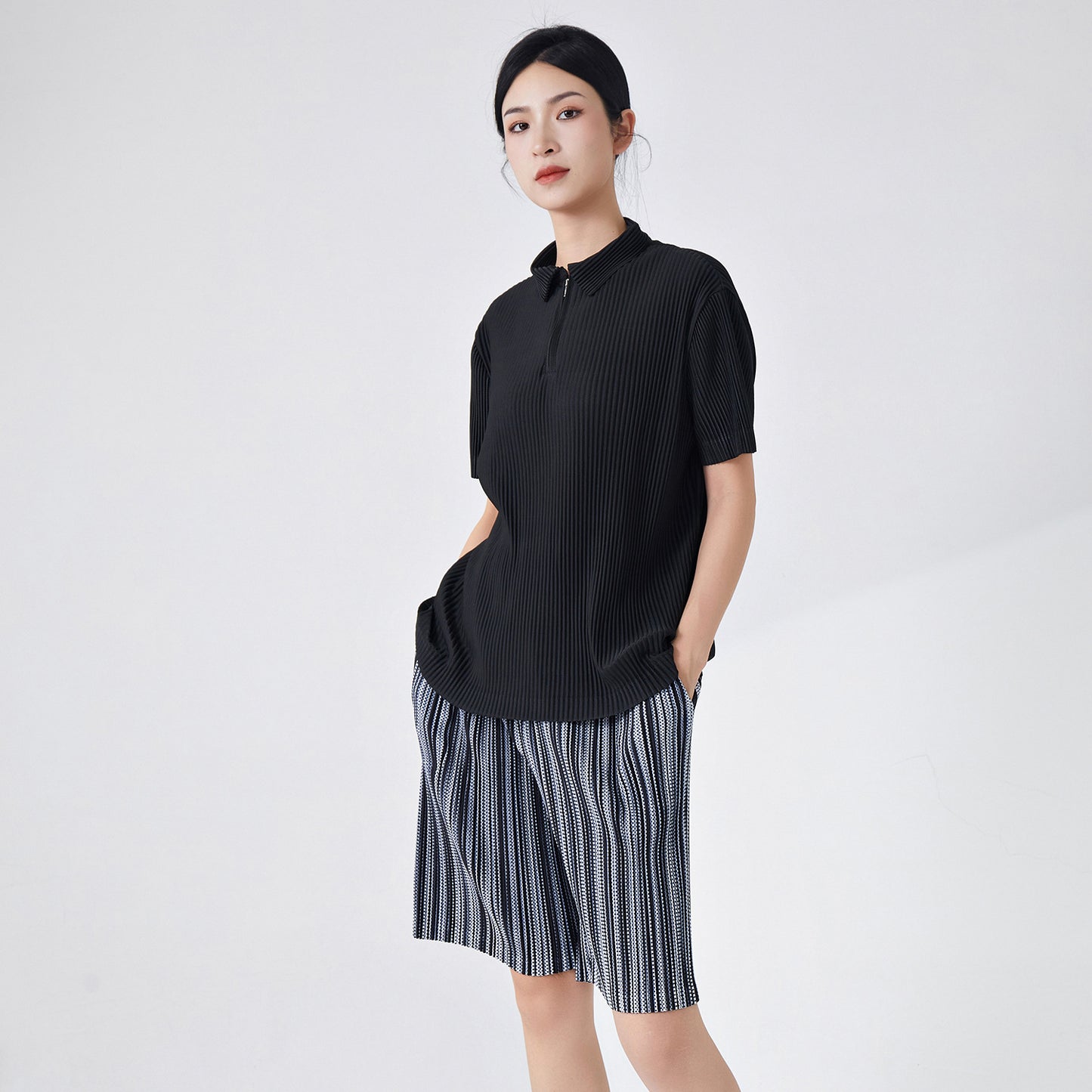 2025 Home pleated top high-end men's and women's same lapel black loose temperament commuter casual short-sleeved T-shirt