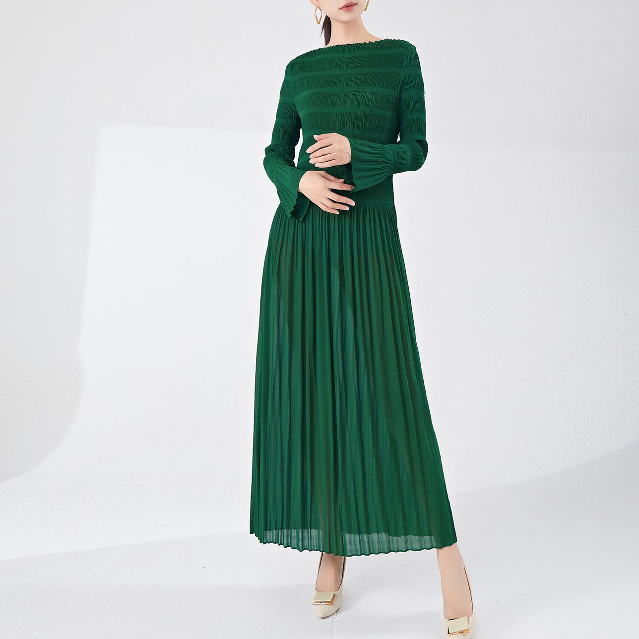 Unique and chic high-end dress women's new bottoming pleated skirt long skirt autumn women's high-end feeling