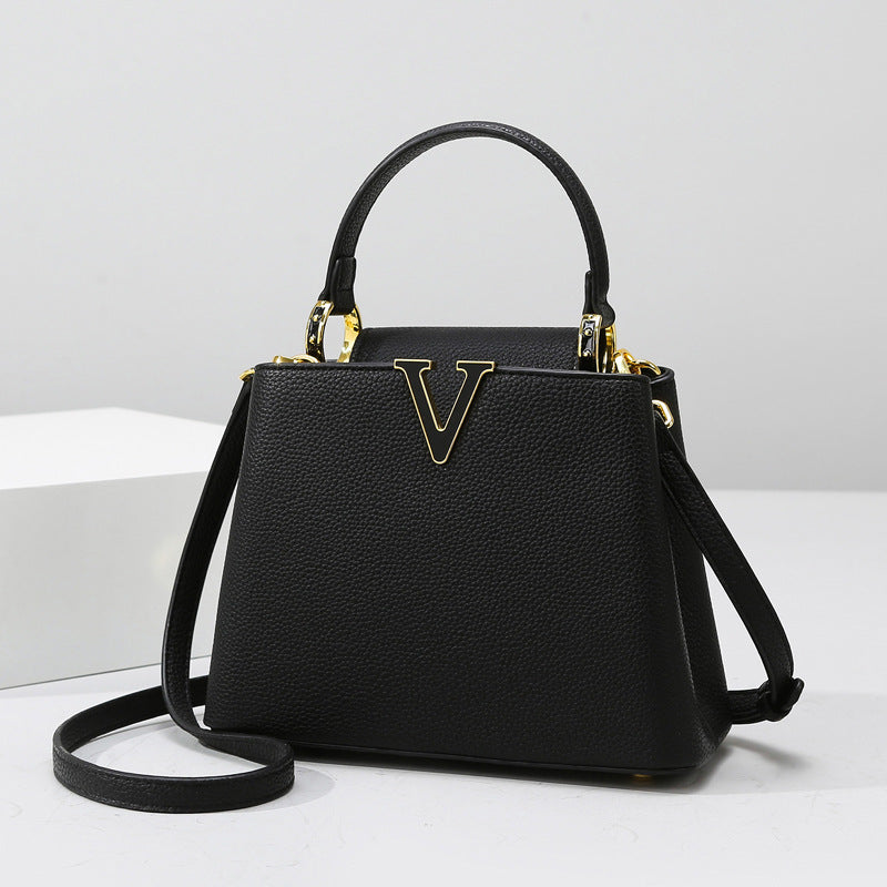 2025 Women's handbag casual versatile V-word handbag women's high-end light luxury messenger bag commuter bag can be one shoulder