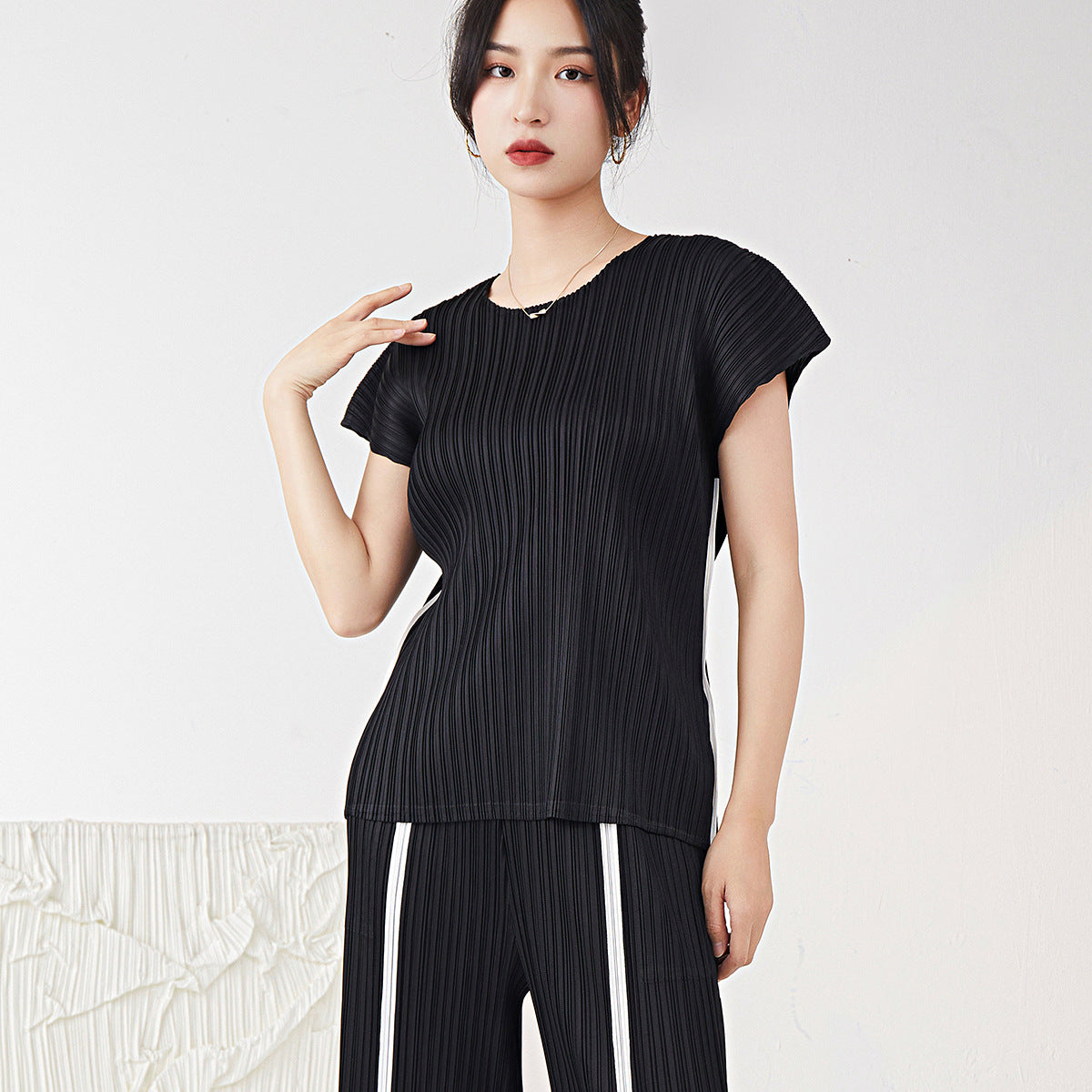 2025 Black short-sleeved women's T-shirt loose and thin round neck simple and versatile shirt high-end casual top summer