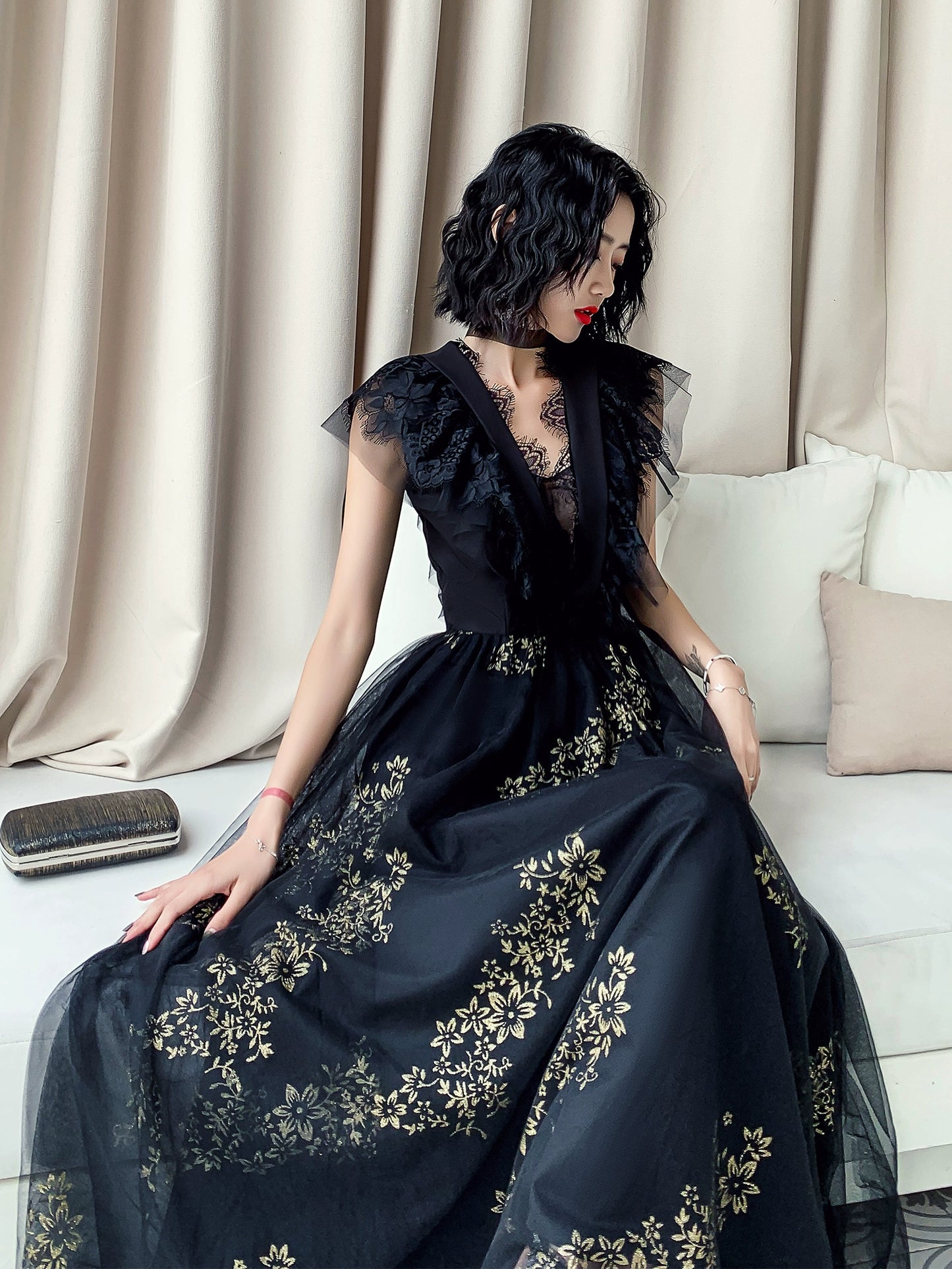 Black evening dress skirt women's high-end banquet temperament can usually be worn host noble, simple and generous long light luxury