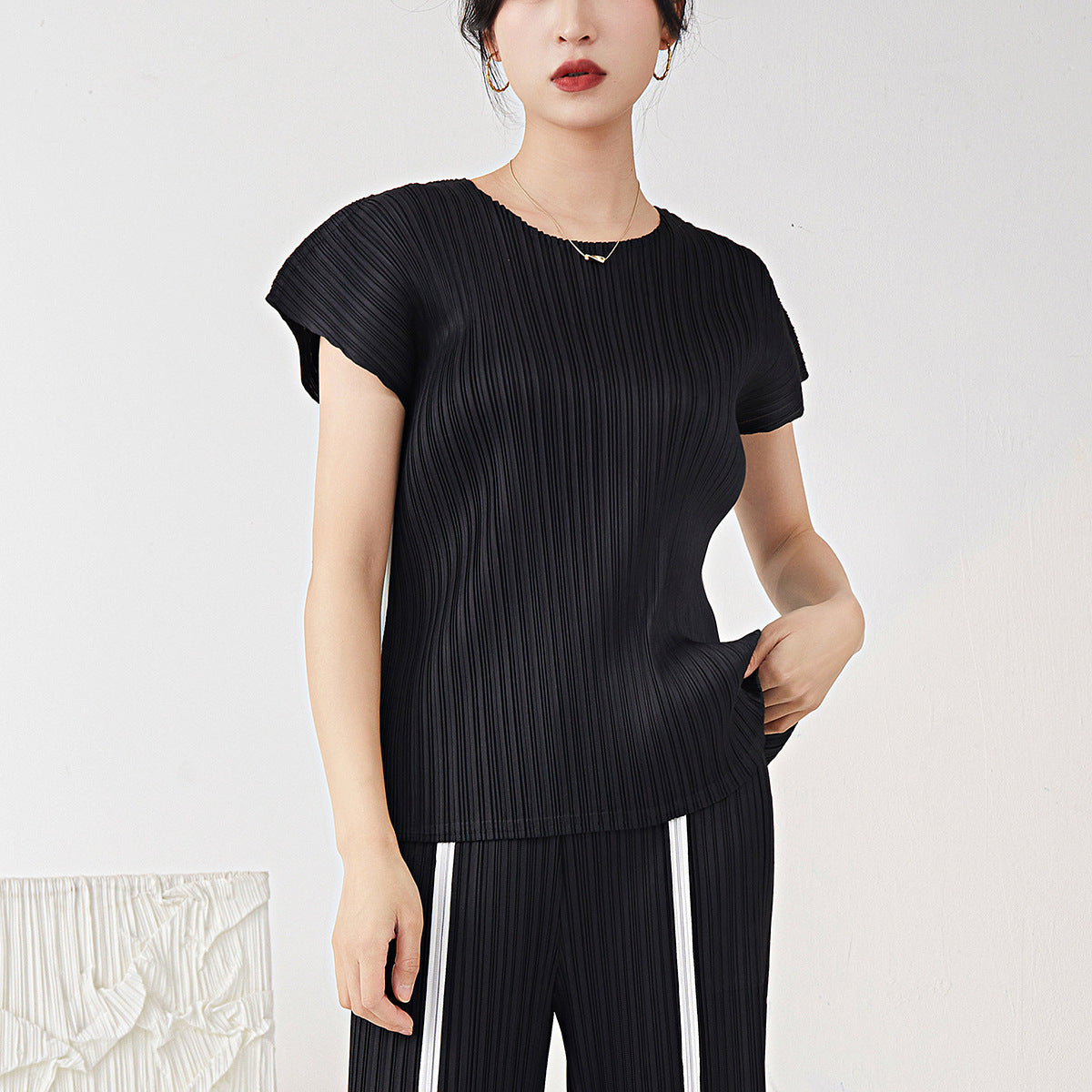 2025 Black short-sleeved women's T-shirt loose and thin round neck simple and versatile shirt high-end casual top summer