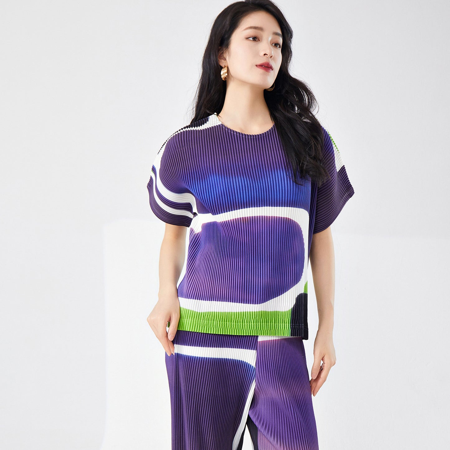 2025 Clothing on the new autumn thick contrasting color round neck loose and thin casual temperament versatile short-sleeved top