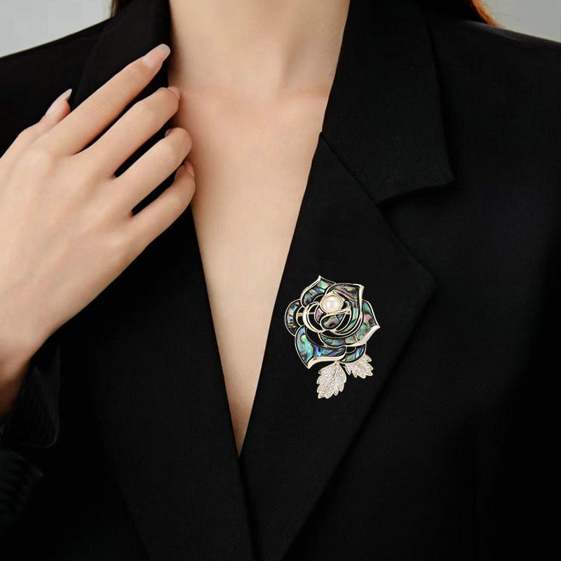 2025 New high-end exquisite camellia abalone shell pearl brooch femininity high-end blazer pin accessories
