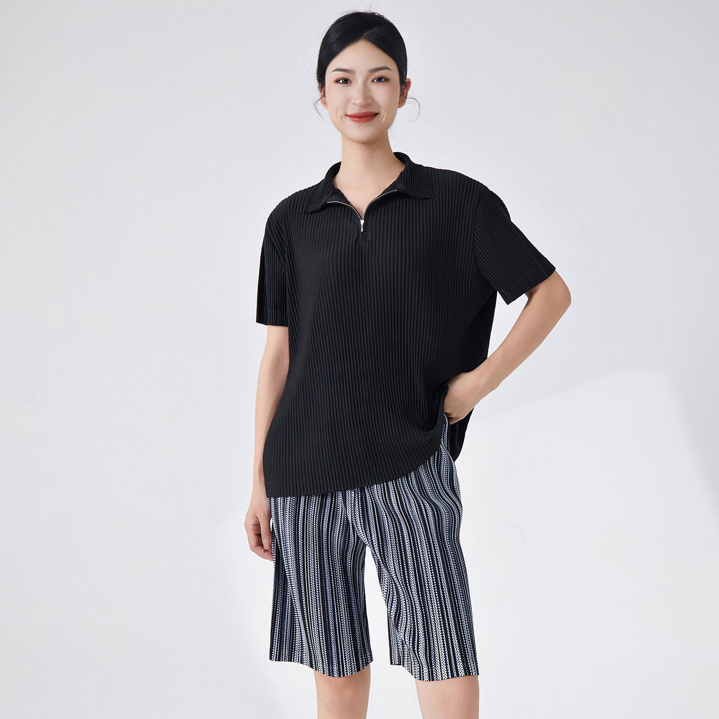 2025 Home pleated top high-end men's and women's same lapel black loose temperament commuter casual short-sleeved T-shirt