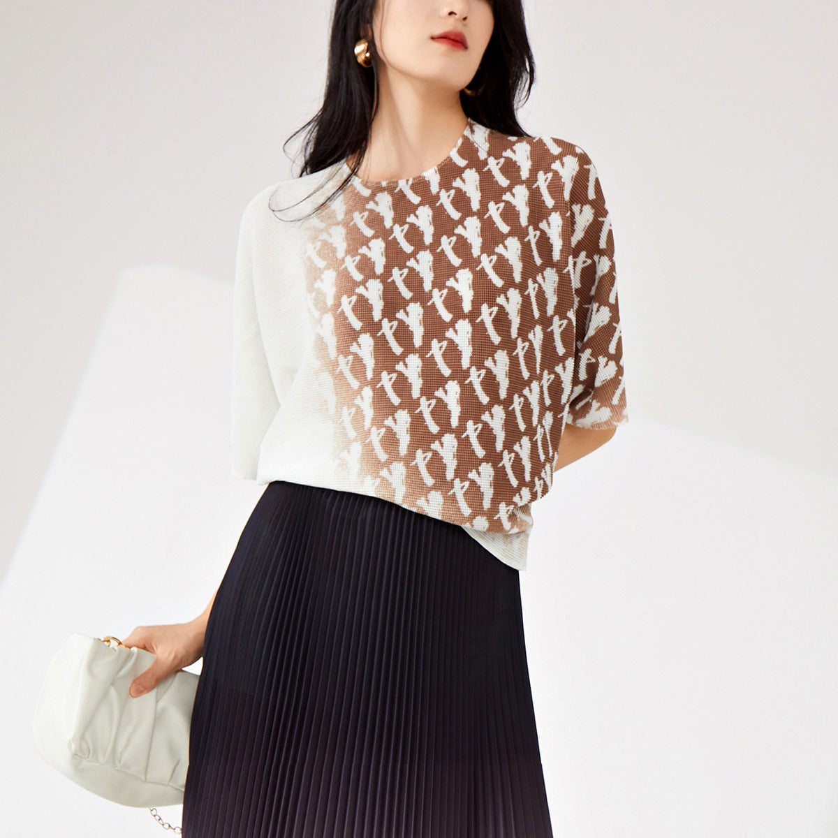 2025 Fashion knitted sweater women's single-piece printed bat sleeve loose large size meat-covering pullover top