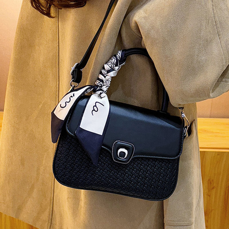 2025 Crossbody bag high-end light luxury handbag women's new fashion simple saddle bag versatile commuter women's shoulder bag