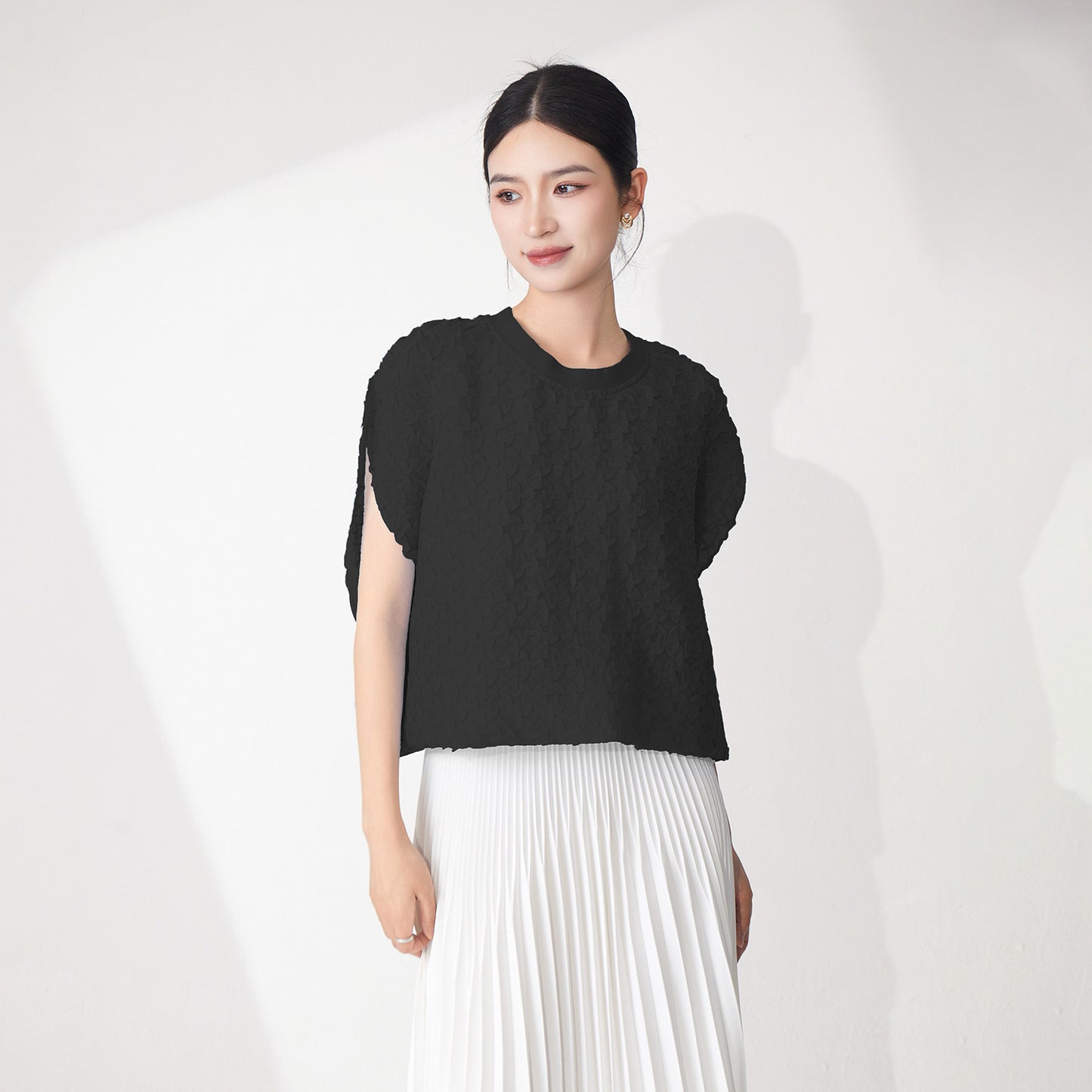 Pleated temperament top women's summer high-end round neck loose meat covering handmade pleated pullover versatile short-sleeved T-shirt
