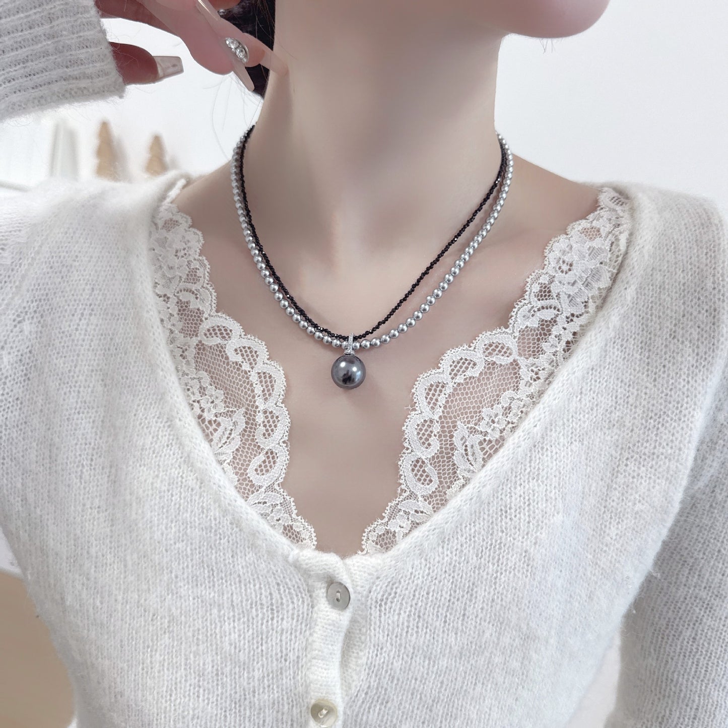 2025 High-end pearl necklace women's double-layer niche design sense light luxury versatile collarbone chain neck chain temperament elegant accessories