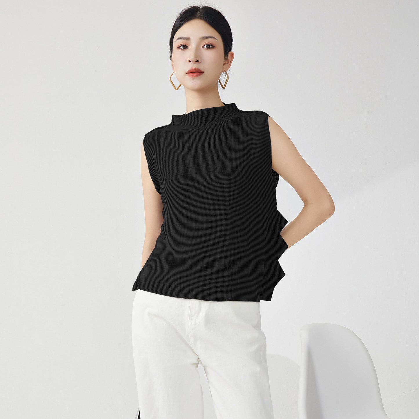2025 Early autumn high-end top temperament semi-turtleneck irregular vest design niche versatile T-shirt
