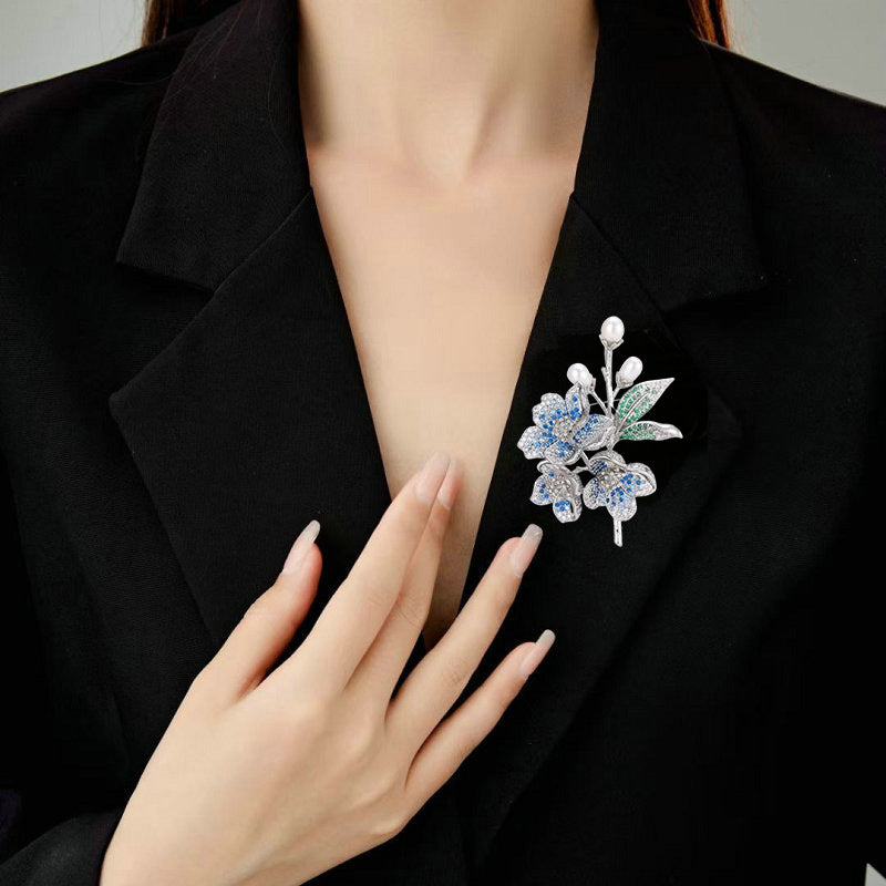 2025 High sense of wealth, flower blooming, freshwater pearl brooch, women's micro-inlaid zircon fashion light luxury coat, suit, dinner party corsage