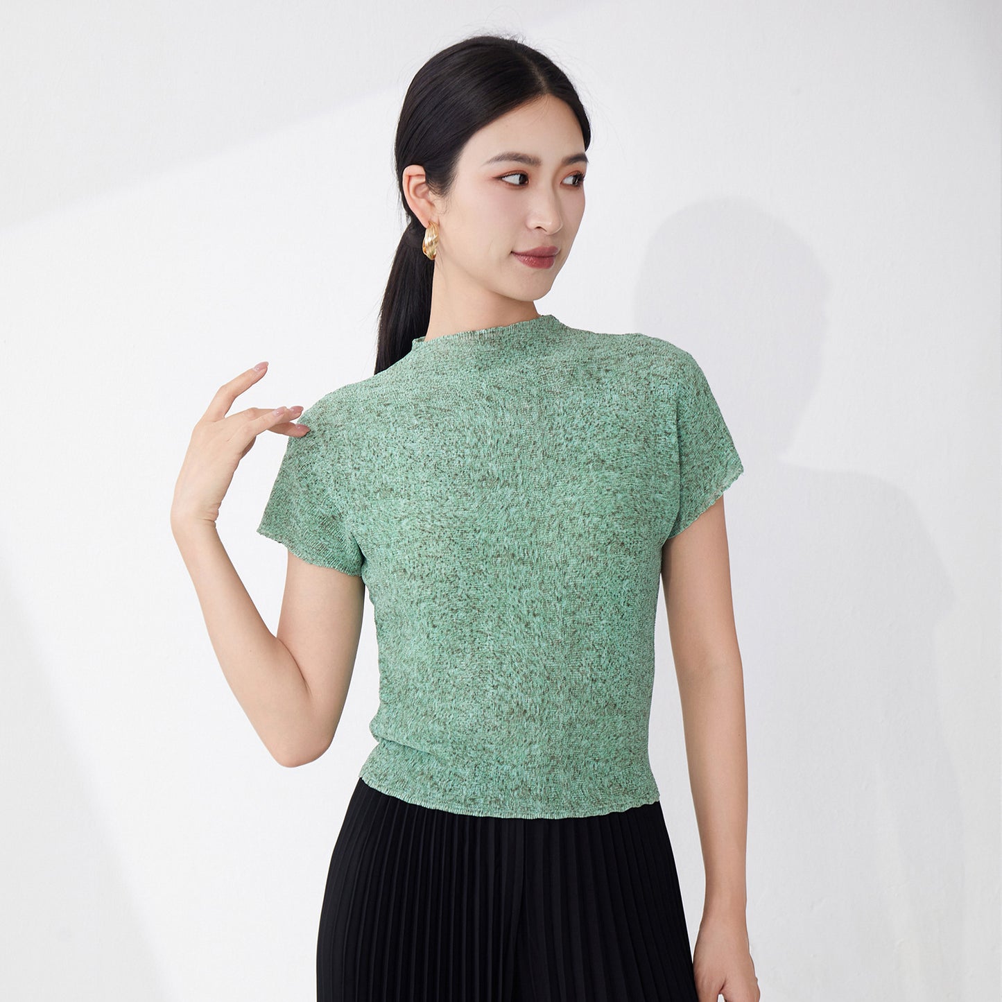 Pleated unique and beautiful t-shirt niche design sense fashionable age reduction loose meat cover commuting versatile short-sleeved top summer