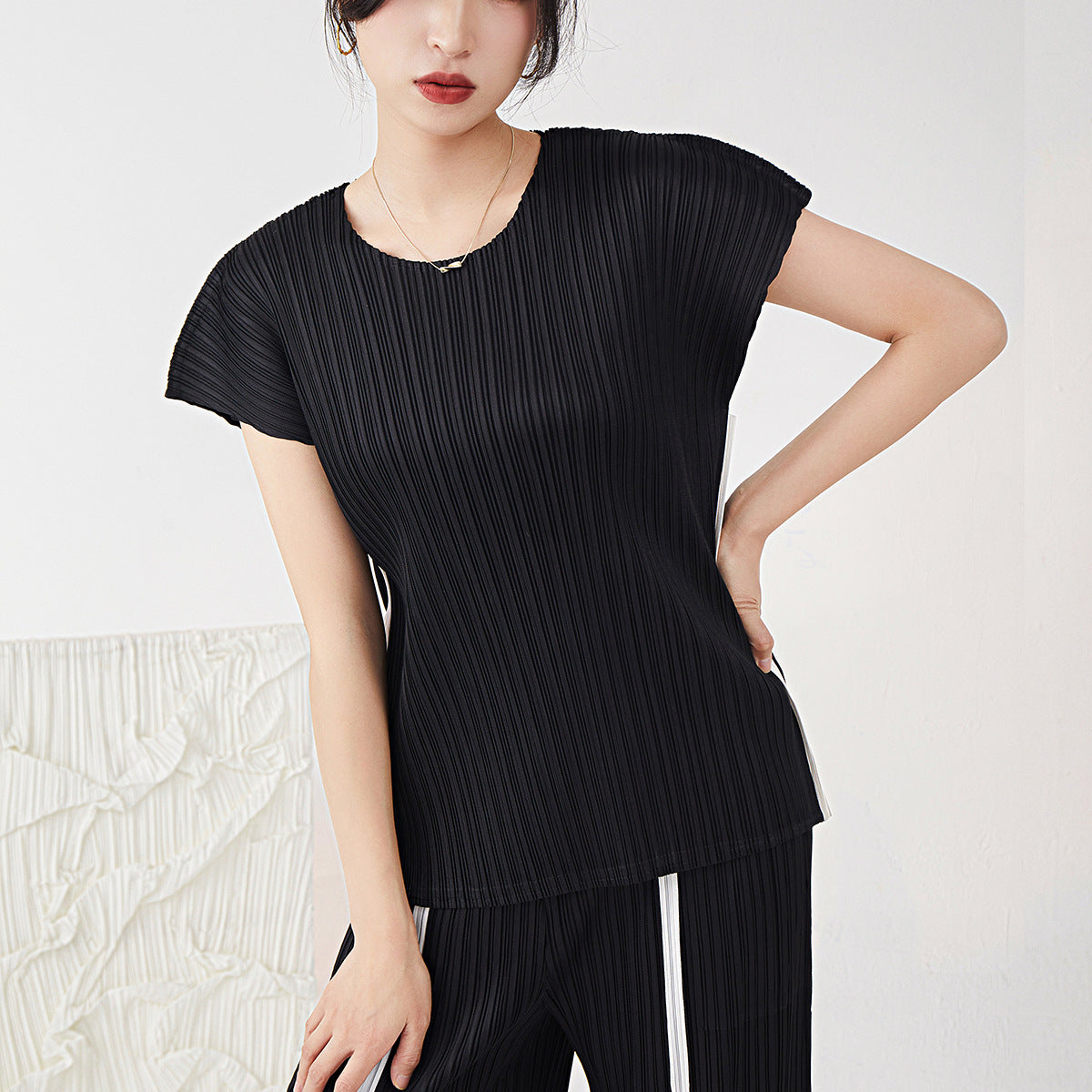 2025 Black short-sleeved women's T-shirt loose and thin round neck simple and versatile shirt high-end casual top summer