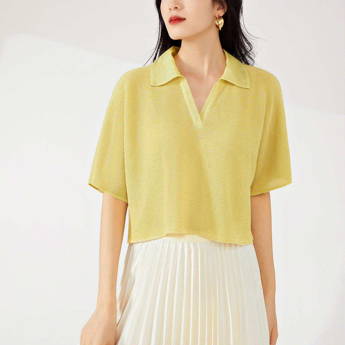 2025 Clothes Women's Short Sleeve 1688 Wholesale Supply High Waist Short V-Neck Small Fashion Casual Versatile T-Shirt