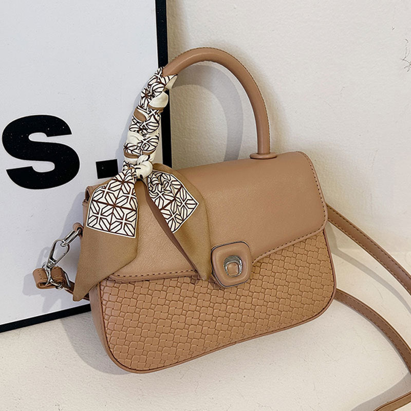 2025 Crossbody bag high-end light luxury handbag women's new fashion simple saddle bag versatile commuter women's shoulder bag