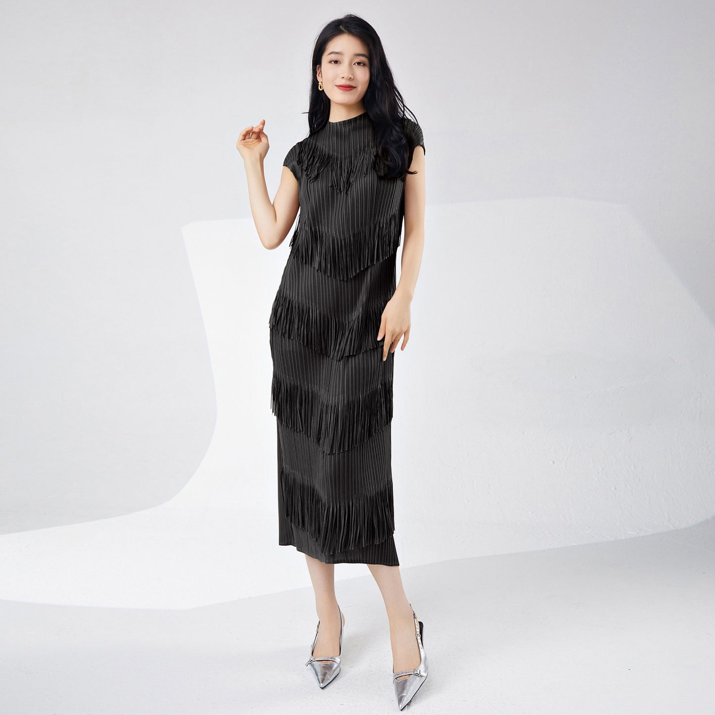 Hot-selling summer women's pleated dress, high-end sense fringed short-sleeved temperament, elegant straight medium and long skirt, Popular style