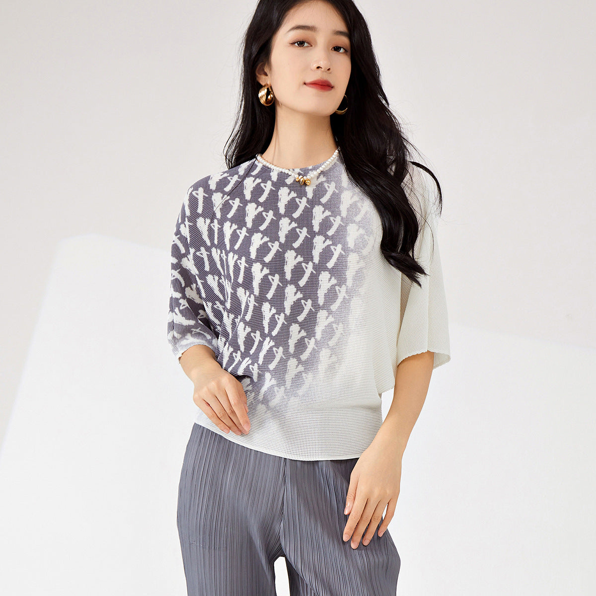 2025 Fashion knitted sweater women's single-piece printed bat sleeve loose large size meat-covering pullover top