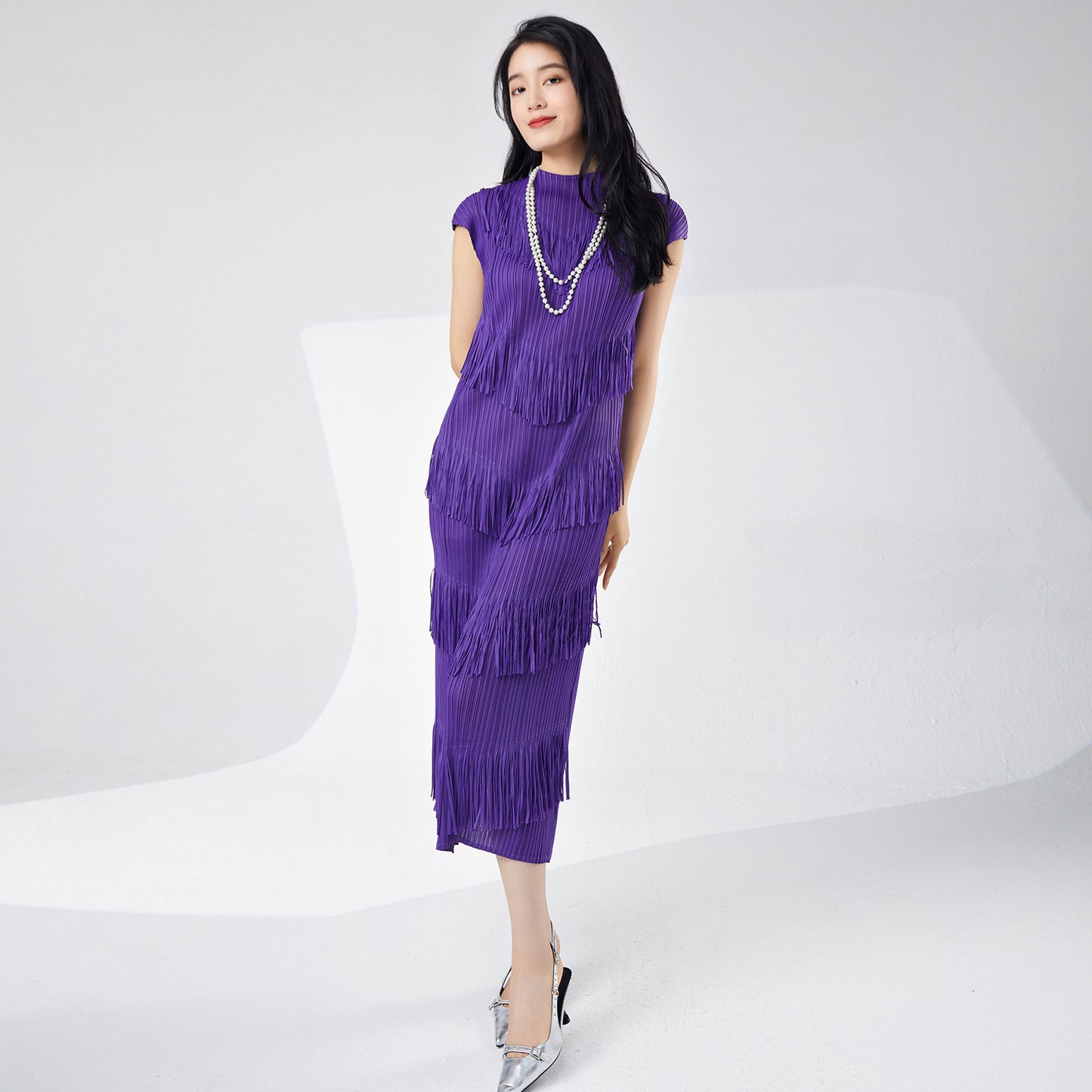 Hot-selling summer women's pleated dress, high-end sense fringed short-sleeved temperament, elegant straight medium and long skirt, Popular style