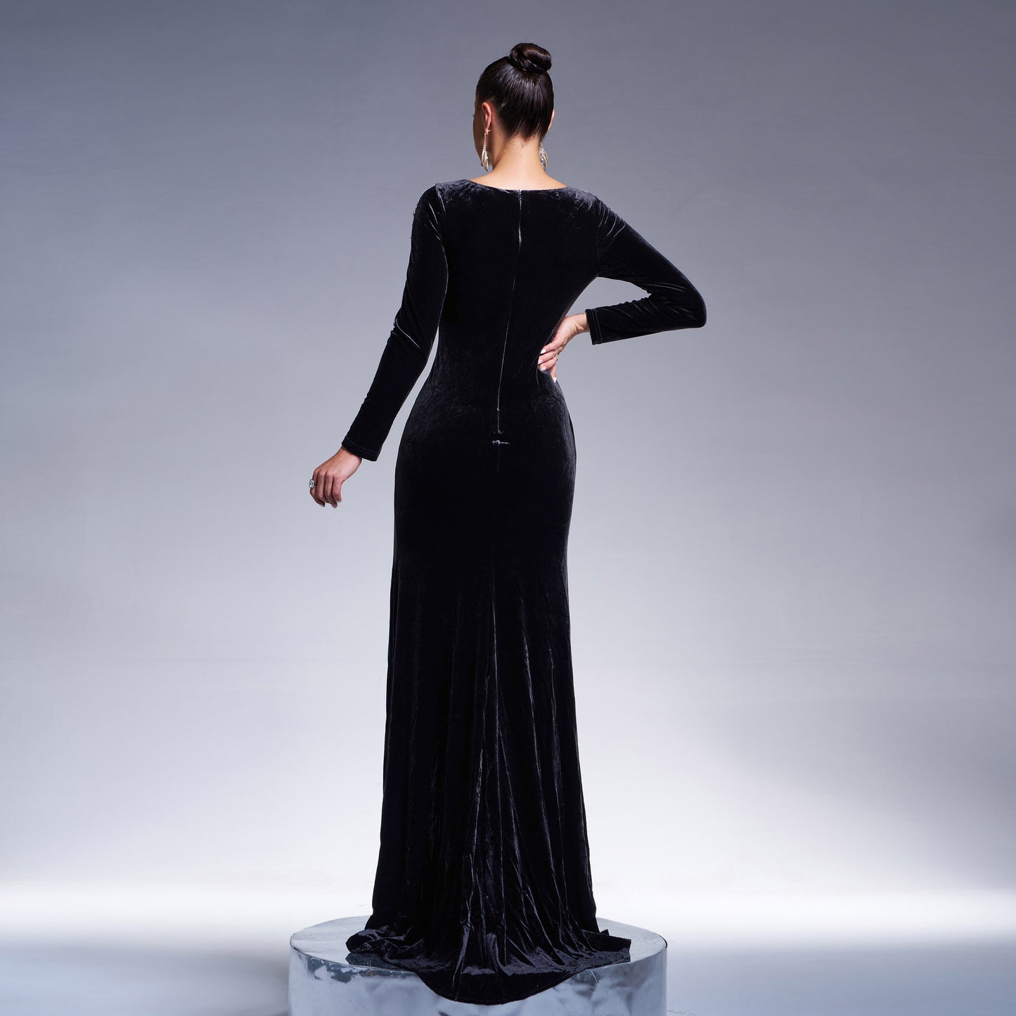 2025 new high-end long-sleeved V-neck banquet velvet hip-wrapped high-fork evening dress bridesmaid dress women