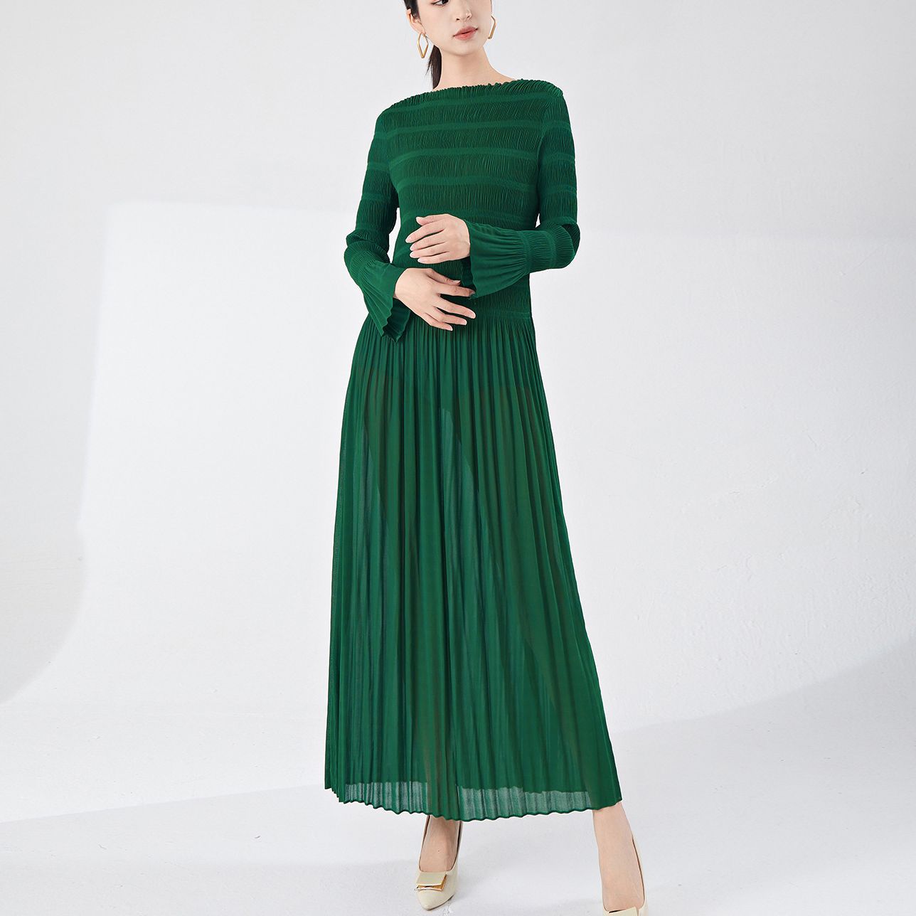 Unique and chic high-end dress women's new bottoming pleated skirt long skirt autumn women's high-end feeling
