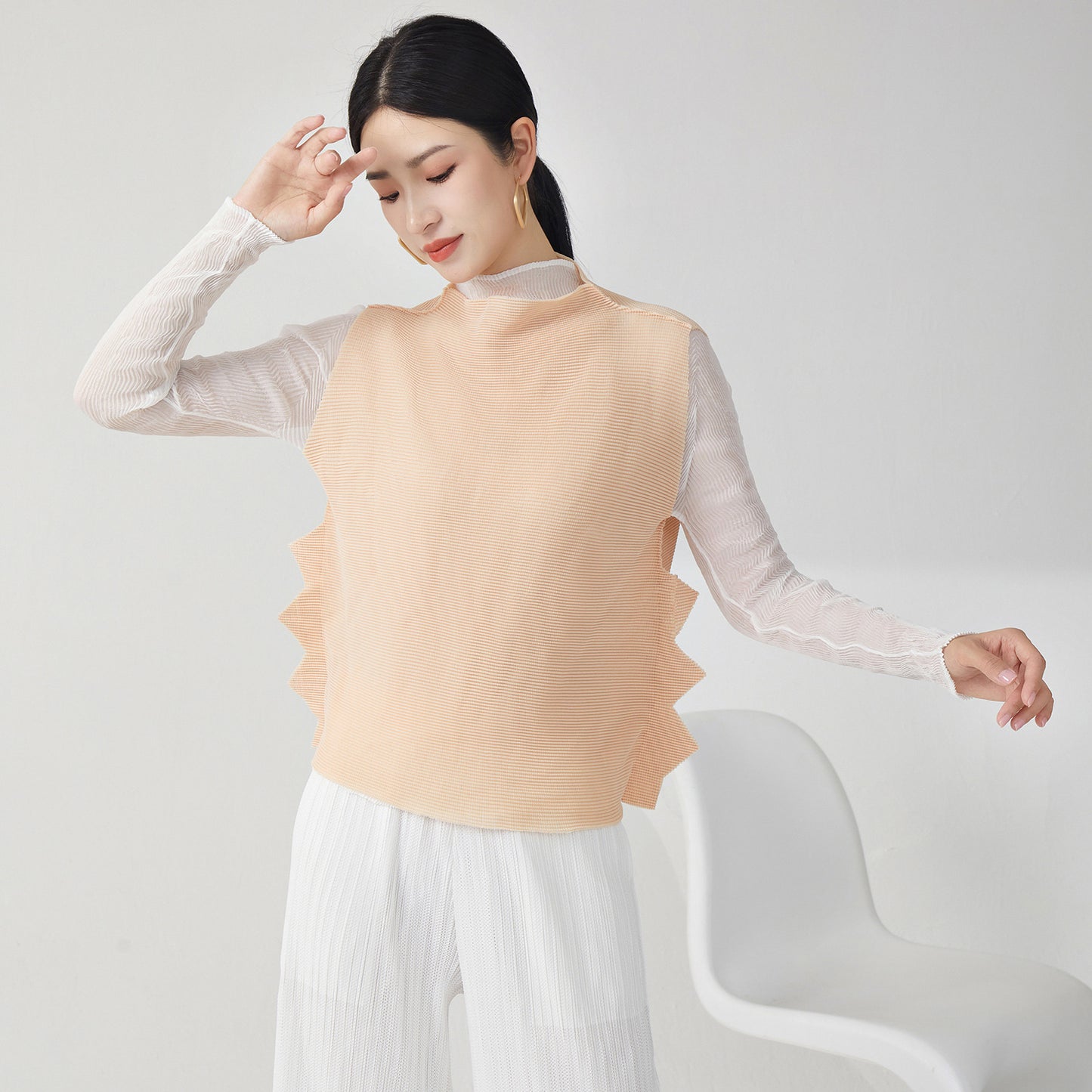 2025 Early autumn high-end top temperament semi-turtleneck irregular vest design niche versatile T-shirt