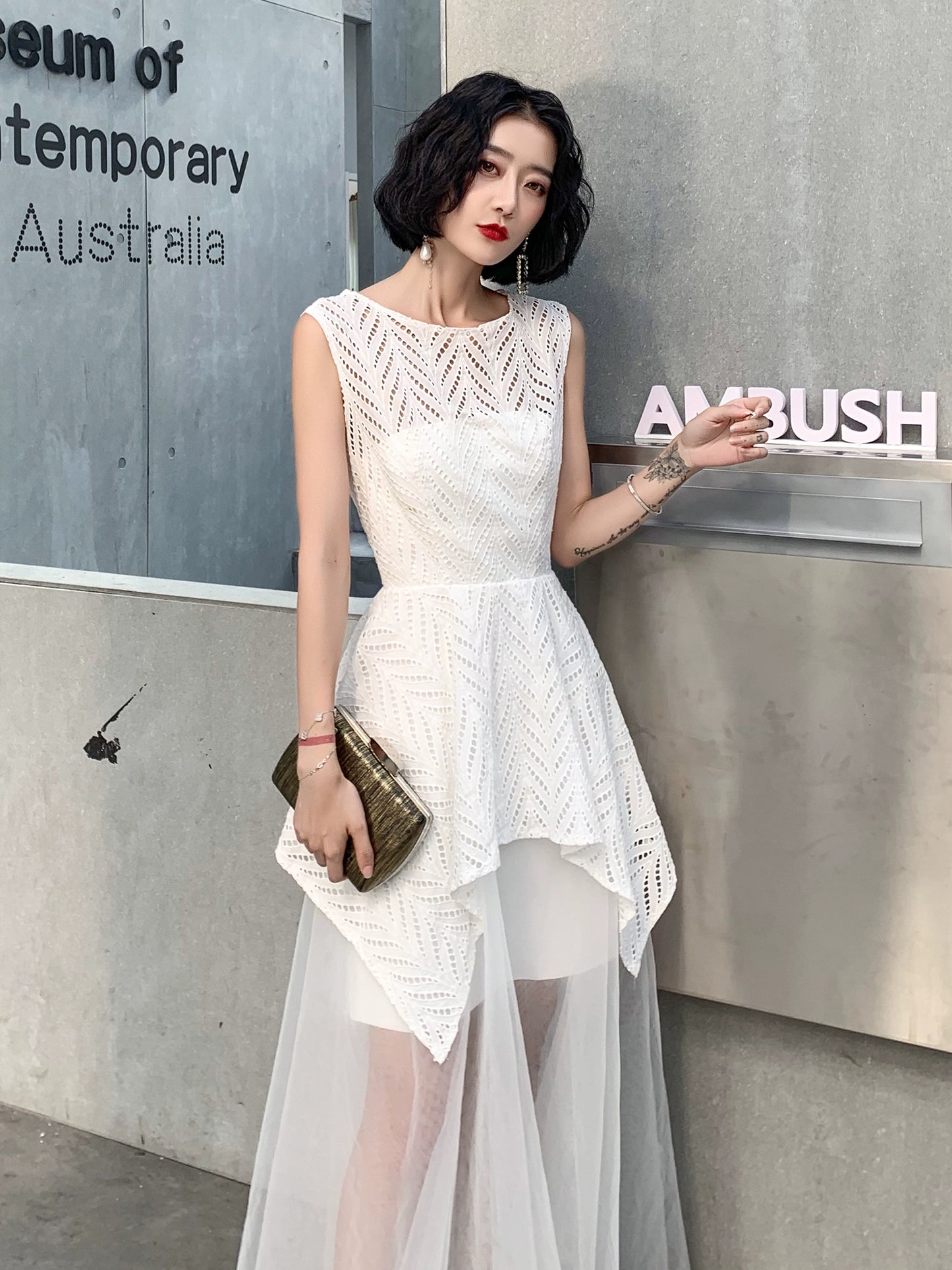 Small white evening dress skirt women can usually wear banquet temperament celebrity light luxury long style simple generous high sense autumn
