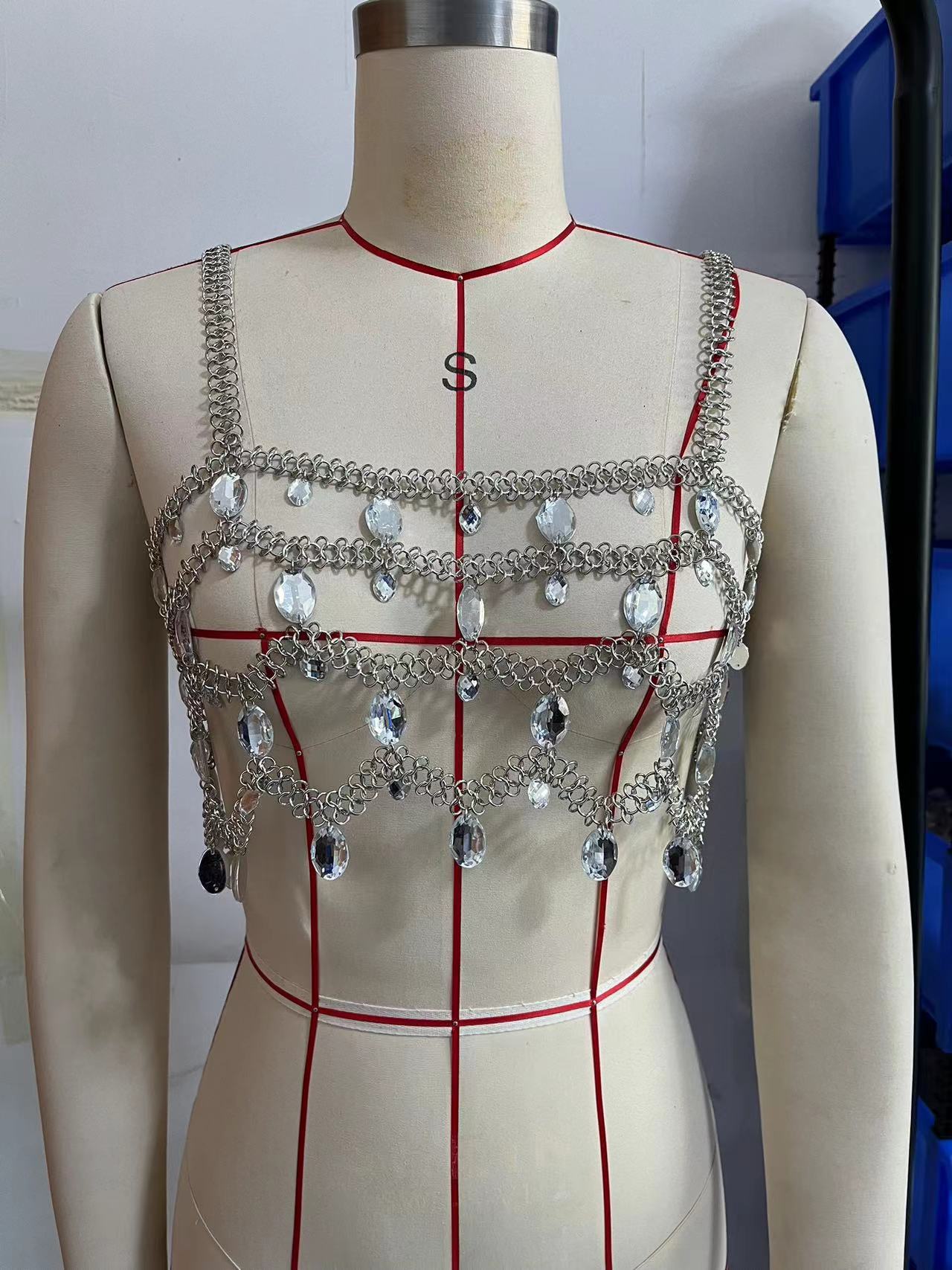 F4942Y 2025 vest multi-strip punk fringed chain neck big diamond top small vest body chain chest chain 2025