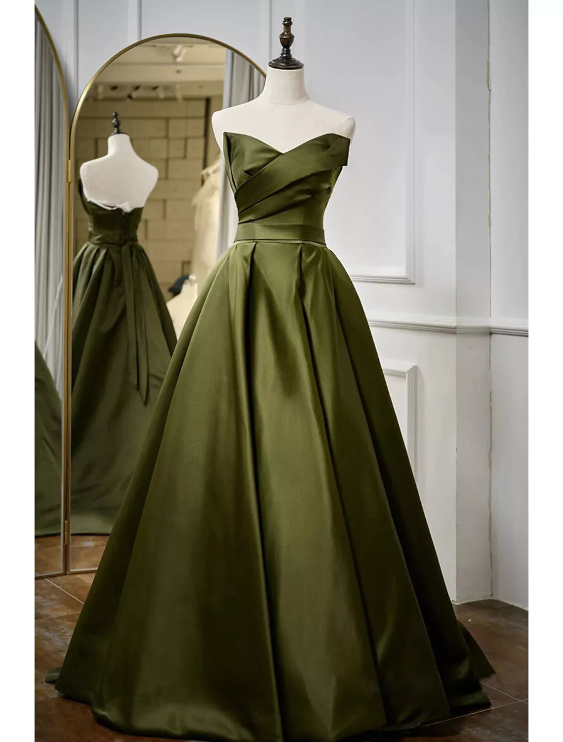 maoxiangshop Elegant A-Line Strapless Satin Evening Dresses for Women Sweetheart Neck Back Lace-up Floor Length Prom Gowns with Pleat