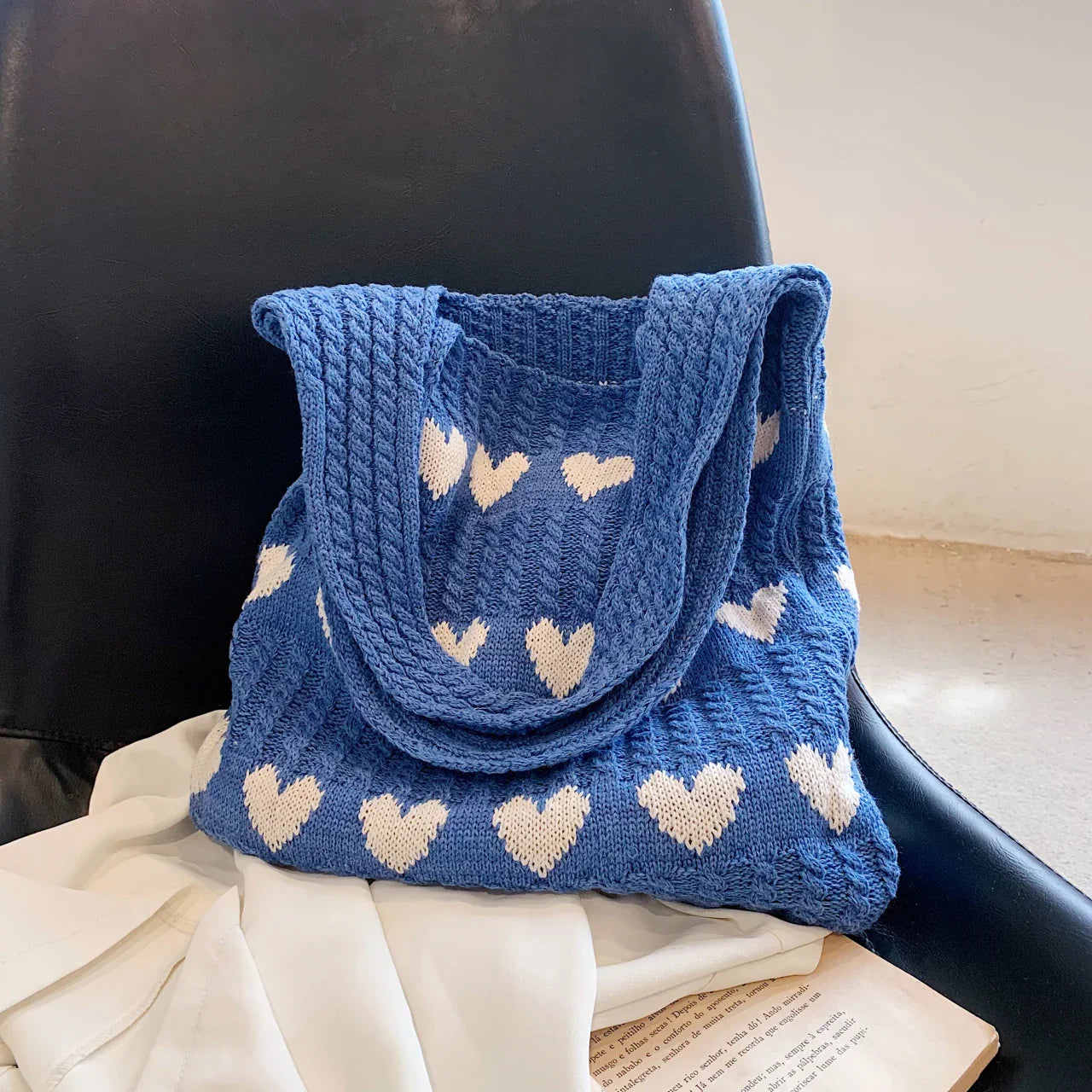 Fashionable Valentine's Day Solid Color Knitted Material with Heart shaped Decoration Open Top Women's One Shoulder Tote Bag