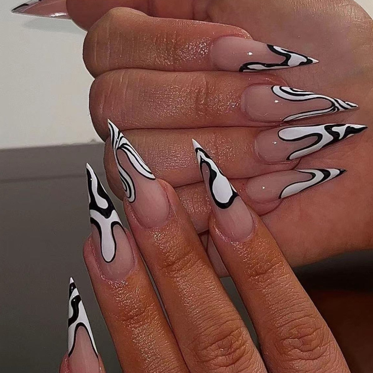 24Pcs False Nails With Glue Almond Pink Butterfly Design Detachable Rhinestones Acrylic Fake Nails long stiletto Press On Nails