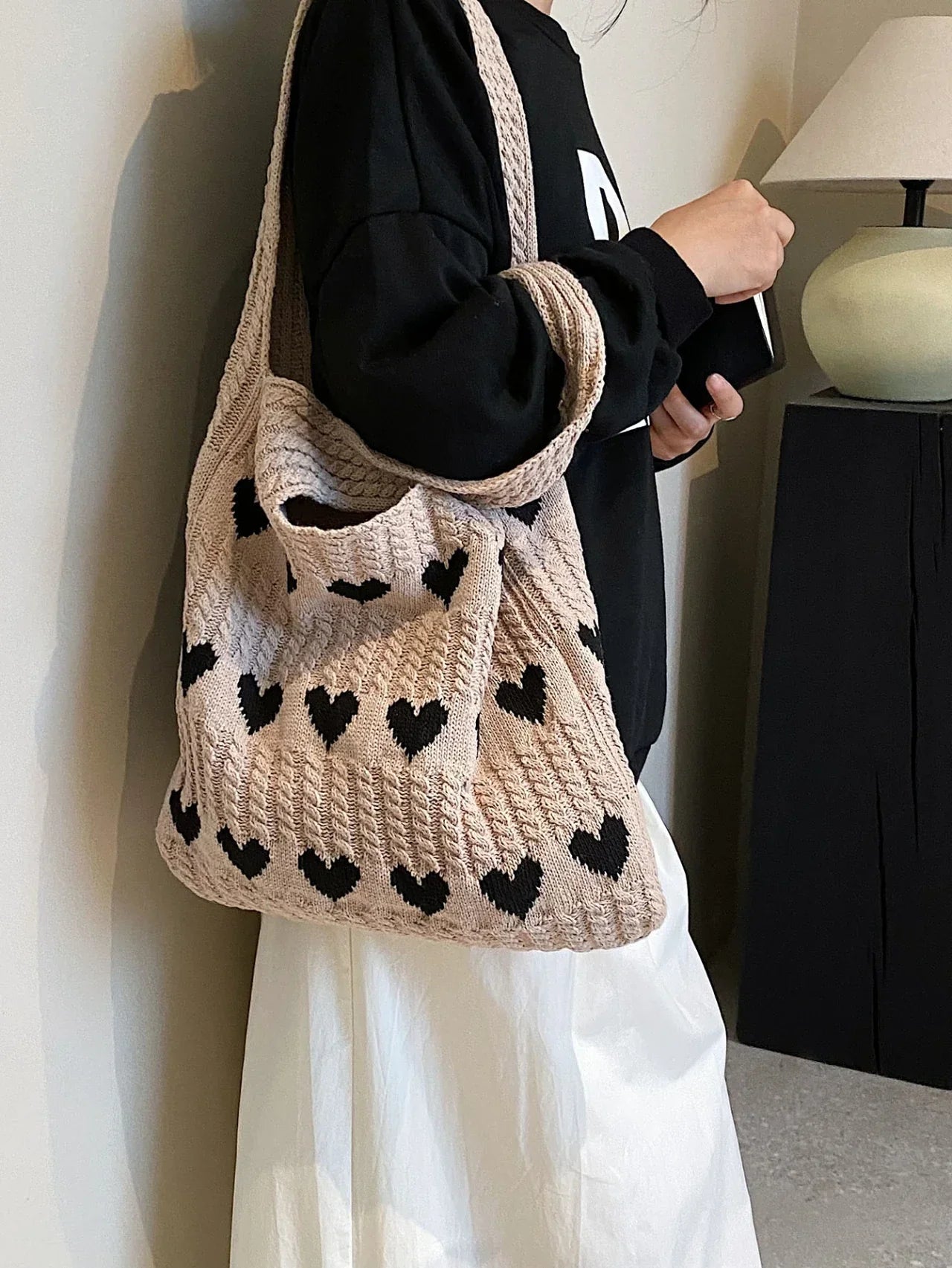 Fashionable Valentine's Day Solid Color Knitted Material with Heart shaped Decoration Open Top Women's One Shoulder Tote Bag