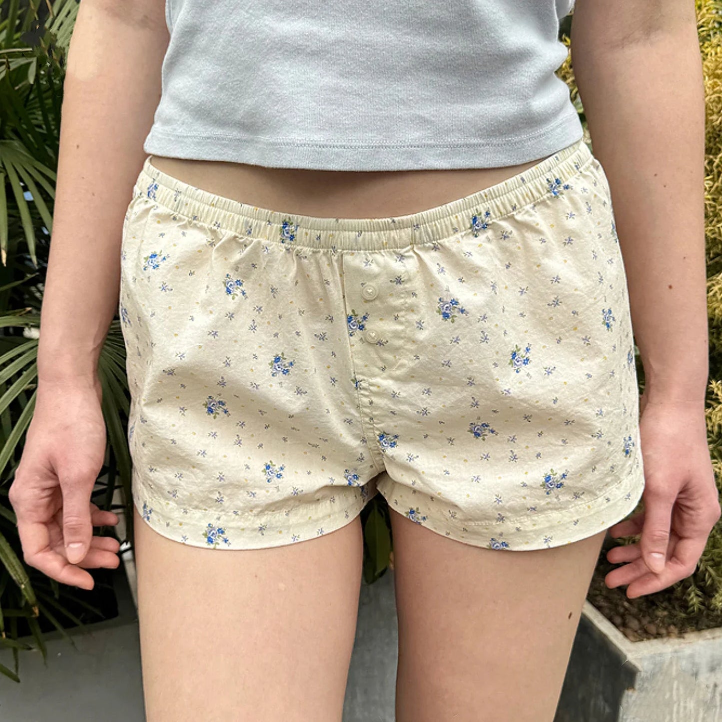 maoxiangshop - Summer Women's Y2K Cute Loungewear Shorts Casual Loose Fitting Elastic Low Waist Floral Bottoms with Button Decor