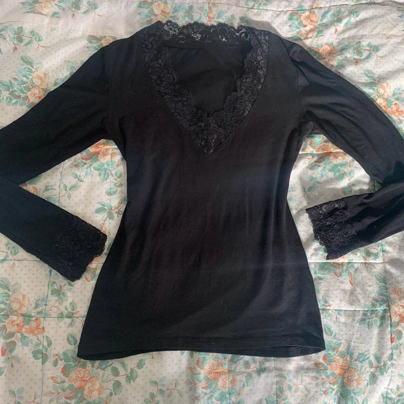 maoxiangshop Black Lace Trim T Shirt Kawaii Vintage Lace V Neck Crop Top Chic Women Slim Fit Long Sleeve Tee Autumn Spring Elegant Clothes