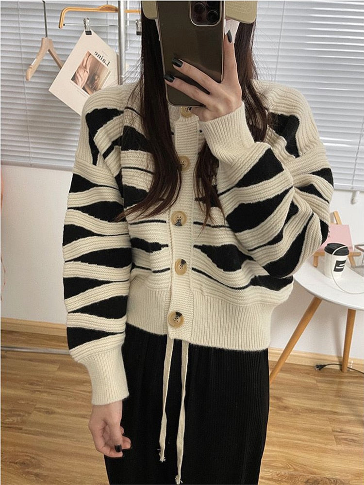 Oversized Sweaters for Women Autumn Knitted Cardigan Winter Striped Loose Jacket Long Sleeve Crop Tops Y2k Cardigan for Girls