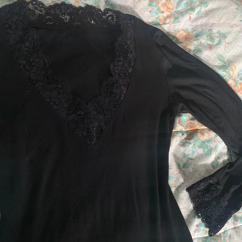 maoxiangshop Black Lace Trim T Shirt Kawaii Vintage Lace V Neck Crop Top Chic Women Slim Fit Long Sleeve Tee Autumn Spring Elegant Clothes
