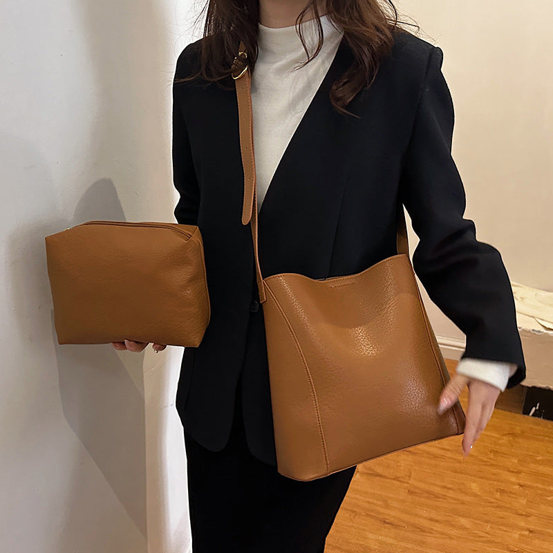 MAOXIANGSHOP 2025 Autumn and winter fashion and popular versatile bucket mother and child bag simple large capacity commuting shoulder bag texture messenger women's bag bag