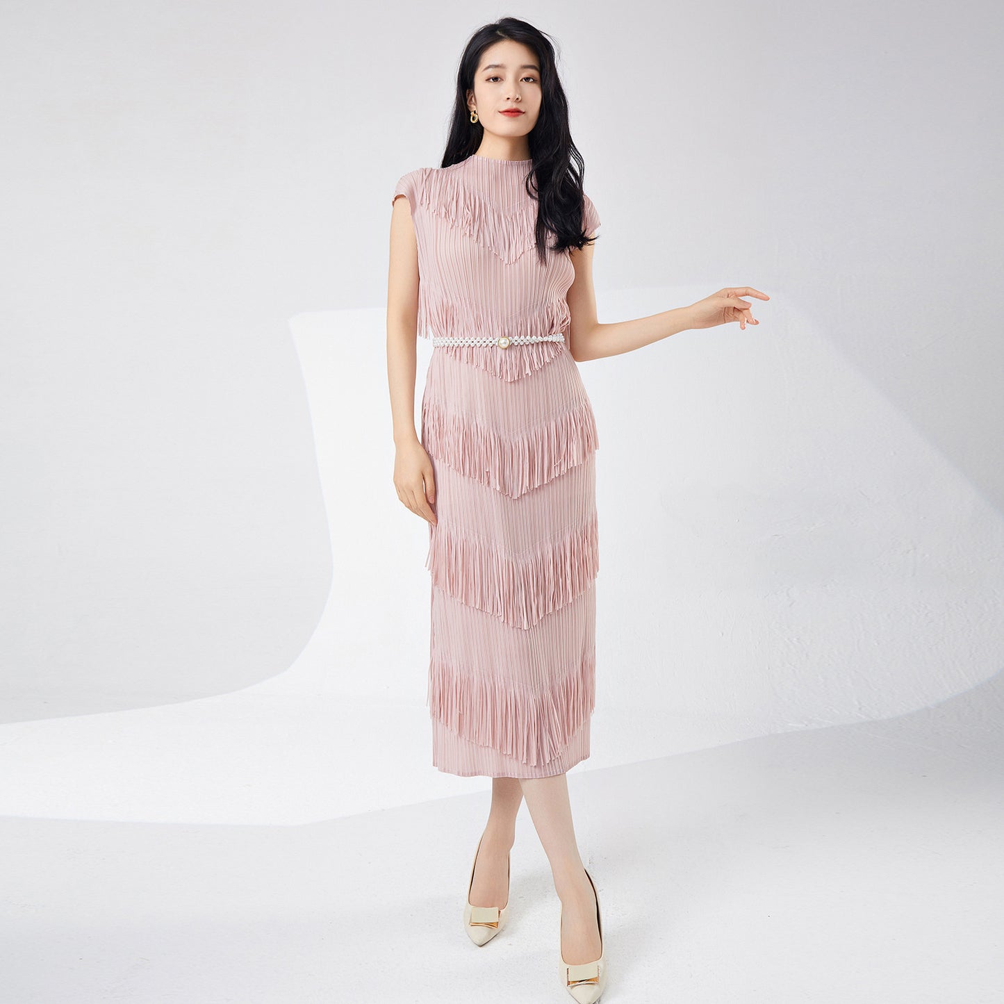 Hot-selling summer women's pleated dress, high-end sense fringed short-sleeved temperament, elegant straight medium and long skirt, Popular style
