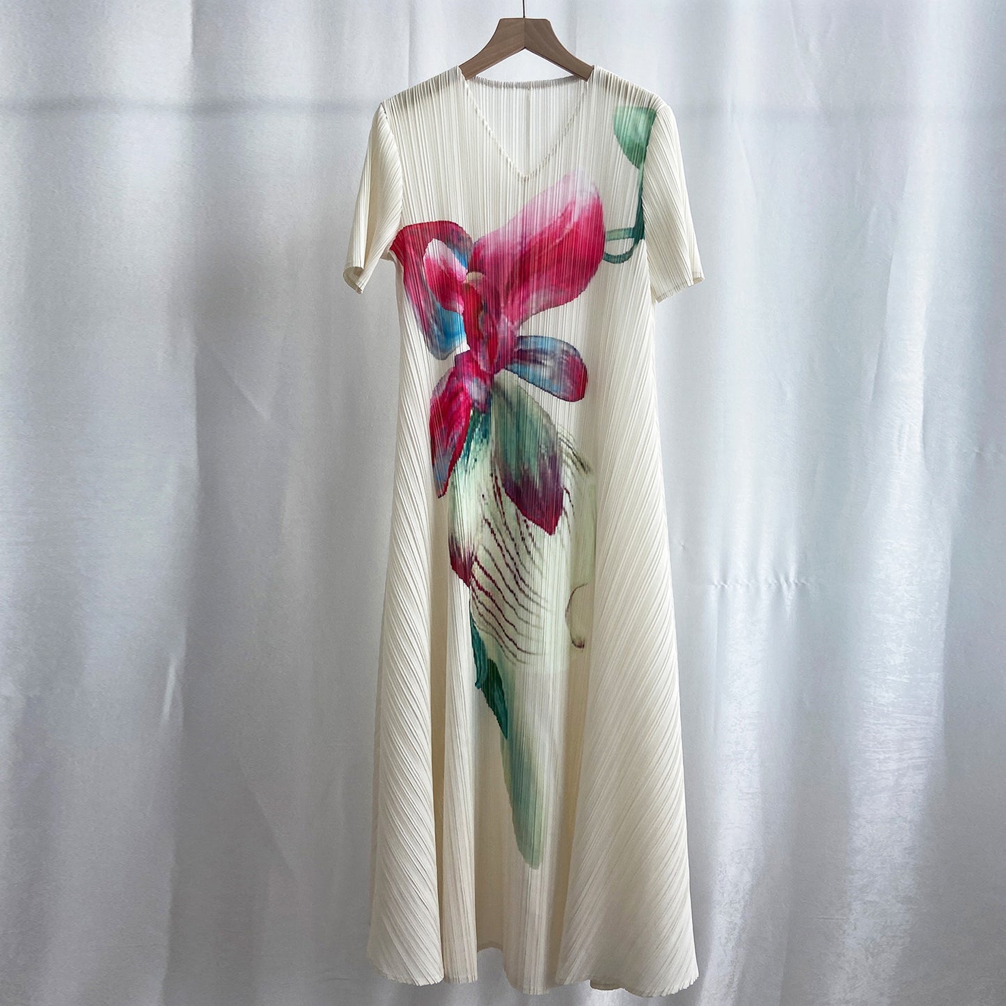 dress high-end women's clothing summer new v-neck black printing loose large size pleated medium and long dress Popular style