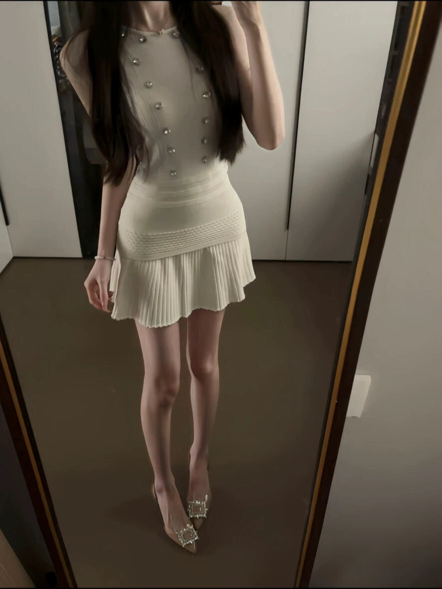 [Ancient atmosphere] Slim and thin round neck sleeveless breasted design vest top pleated knitted skirt